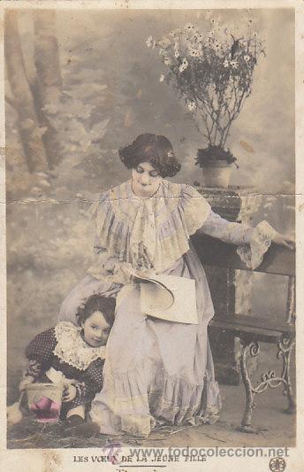 Cartoline: El deseo de la ni&ntilde;a: ser madre, circulada en 1905