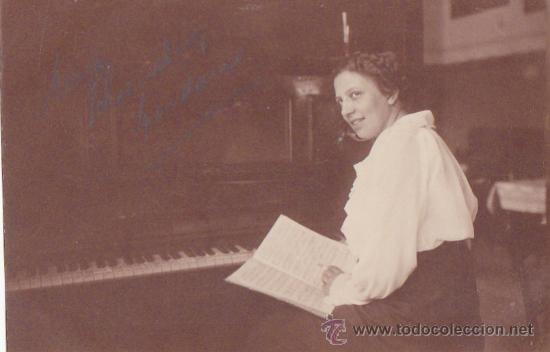 Cartoline: Postal antigua , mujer , moda, musica , piano,  8