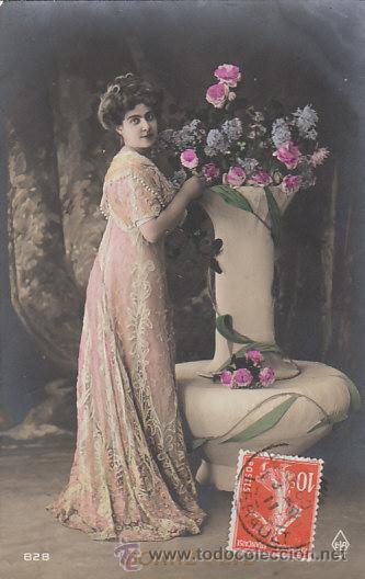 Cartoline: Se&ntilde;ora con las flores del jardin, circulada en 1911