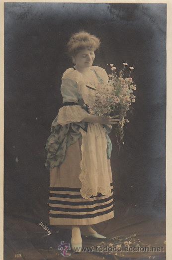 Cartoline: se&ntilde;ora con ramo de flores, circulada en 1907 (ver dorso)