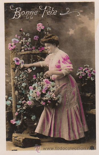 Cartoline: una chica cortando flores, escrita en 1909