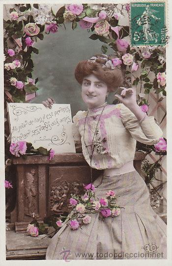 Cartoline: mujer con guirnalada de flores, circulada en 1910