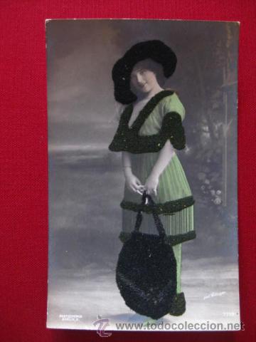 Cartoline: BONITA POSTAL DE MUJER CON SOMBRERO .EL BOLSO Y SOMBRERO SON TERCIOPELO