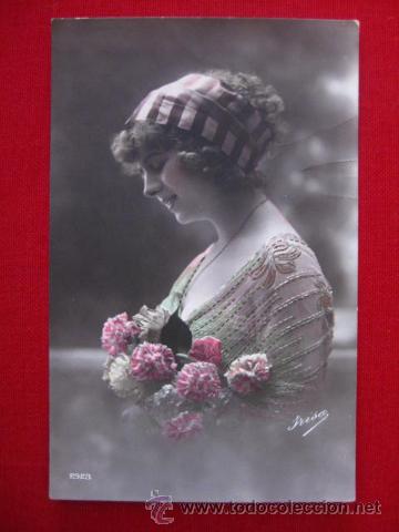 Postais: BONITA POSTAL MUJER CANTANTE, ACTRIZ? CON BONITO PEINADO Y TOCADO DE LA EPOCA.