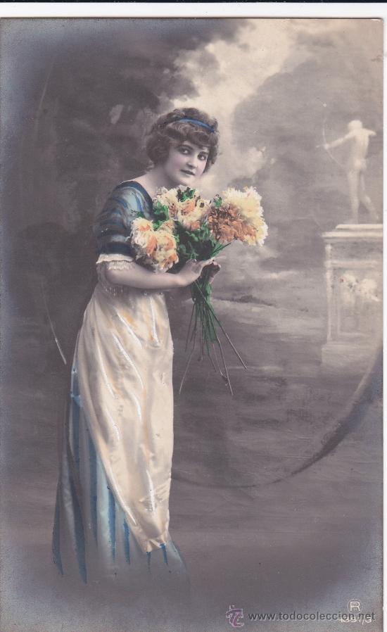 Postales: Mujer con flores - Foto 1