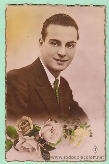 Postales: Un joven y flores - Foto 1