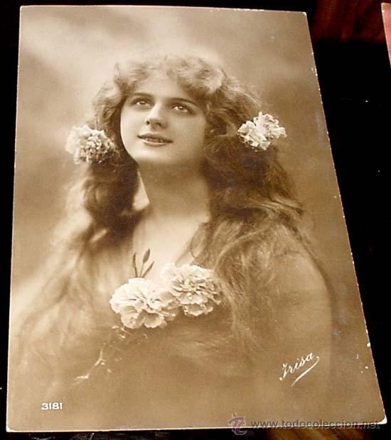 Postais: ANTIGUA POSTAL  - MUJER POSANDO CON UN BONITAS FLORES ENTSU CABELLO - NO CIRCULADA - ESCRITA - ED.F