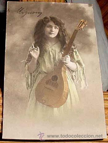 Postais: ANTIGUA POSTAL MUJER - HERMOSA MUJER CON UN JINTRUMENTO MUSICAL - NO CIRCULADA - ESCRITA - ED. ROTOT