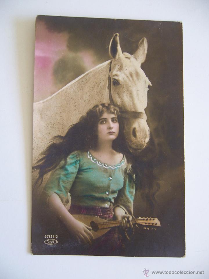 Cartoline: Postal Rom&aacute;ntica de Mujer con caballo. 34734/2. Circulada.