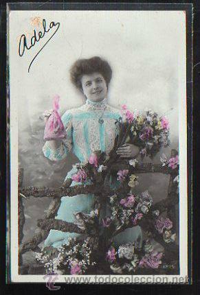 Postales: TARJETA POSTAL DE MUJER CON FLORES. IRIS - Foto 1