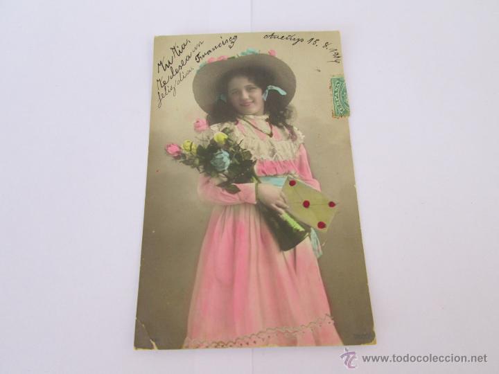 Postkarten: CHICA JOVEN CON FLORES Y CARTA - ESCRITA 1906 - CON SELLO - CIRCULADA