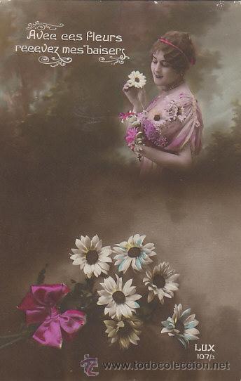 Postales: una mujer con flores - Foto 1
