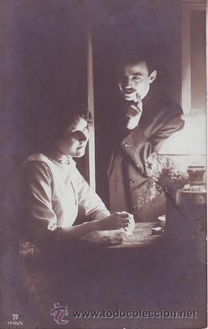 Postais: PAREJA ROMANTICA. Postal 13'5x8'5, sin circular, dorso manuscrito con rastros de pegamento.