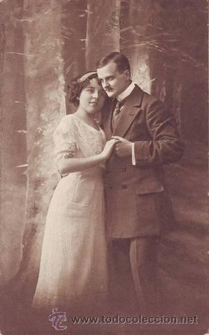 Postais: PAREJA ROMANTICA. Postal 14x8'5, sin circular, dorso manuscrito con rastros de pegamento.