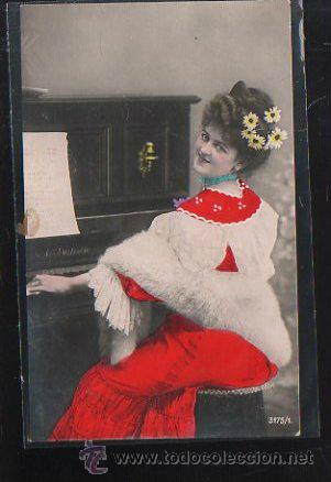 Postais: TARJETA POSTAL DE GALANTES Y MUJERES. SE&Ntilde;ORA TOCANDO EL PIANO. 3175/1.