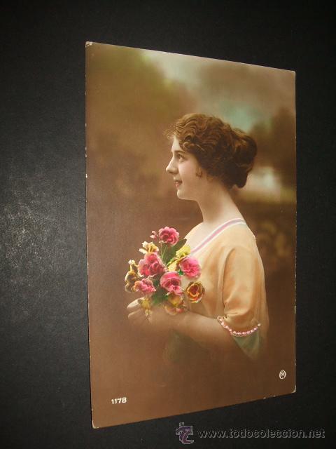 Postales: MUJER CON FLORES POSTAL - Foto 1
