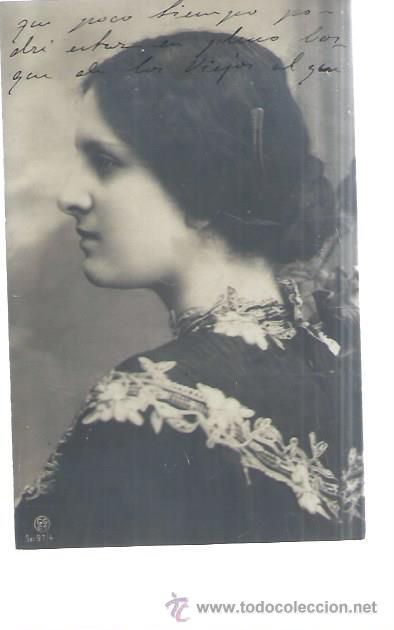 Postais: TARJETA POSTAL GALANTES Y MUJERES, RETRATO MUJER CON PEINETA Y ADORNOS FLORALES BLUSA, 97/4