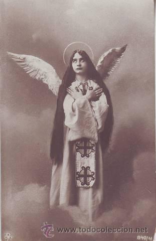 Postais: JOVEN CON ALAS Y CORONA. Postal 13'5x8'7, sin circular, m&iacute;nima mema en esq. inf.