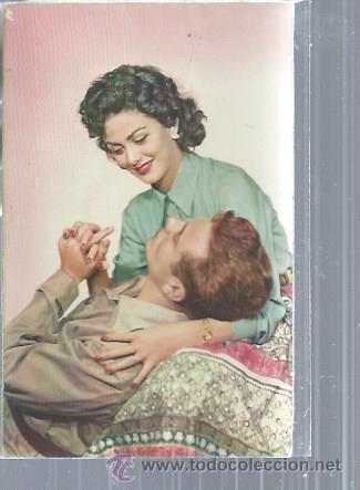 Postais: TARJETA POSTAL PAREJA DE ENAMORADOS &Eacute;L TUMBADO SOBRE EL REGAZO DE ELLA 2331/F