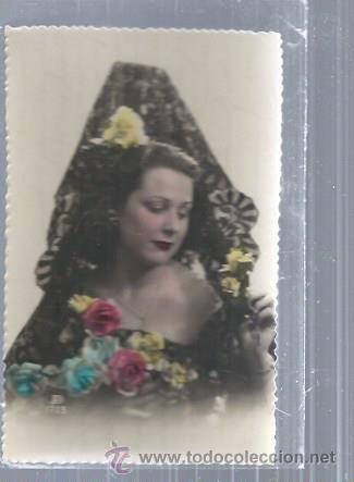 Postais: TARJETA POSTAL RETRATO MUJER CON MANTILLA Y ADORNADA CON ROSAS, COLOREADA 1703