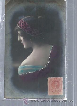 Postais: TARJETA POSTAL MUJER DE ESPALDAS Y PERFIL, CON TOCADO PENDIENTES Y ADORNOS EN EL VESTIDO, COLOREADA