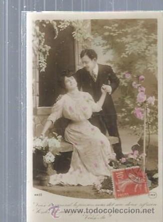 Postais: TARJETA POSTAL PAREJA ENAMORADOS EN EL BANCO DEL JARDIN, FLORES, CIRC&Eacute; 4400, CIRCULADA