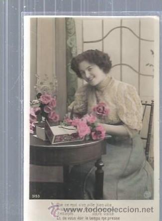 Postais: TARJETA POSTAL MUJER ESCRIBIENDO CARTA EN ESCRITORIO, ROSAS, CON MENSAJE EN FRANC&Eacute;S 3153, CIRCULADA