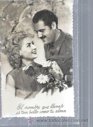 Postcards: TARJETA POSTAL PAREJA DE ENAMORADOS ENTREG&Aacute;NDOSE FLORES, CON MENSAJE, LEER, ESCRITA