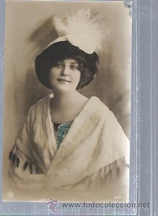 Cartoline: TARJETA POSTAL RETRATO DE MUJER CON SOMBRERO DE PLUMAS, A&Ntilde;OS 20 3195, SEPIA, ESCIRTA
