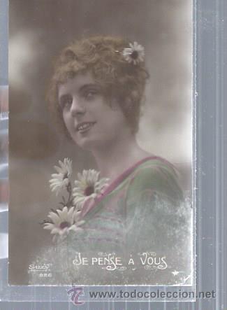 Cartoline: TARJETA POSTAL RETRATO DE MUJER SONRIENTE Y DESAFIANTE, CON MARGARITAS, QU&Eacute; PIENSAS T&Uacute;? SUZY 826