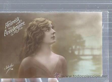 Postais: TARJETA POSTAL RETRATO DE JOVEN CON LARGA MELENA MIRANDO AL CIELO,AL FONDO SUTIL PAISAJE,ANIVERSARIO
