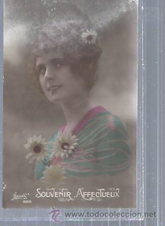 Postais: TARJETA POSTAL MUJER ENIGM&Aacute;TICA CON MARGARITAS, ME QUIERE NO ME QUIERE, SUZY 826