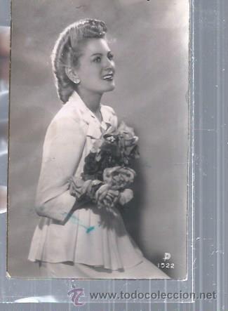 Postais: TARJETA POSTAL RETRATO MUJER MUY ELEGANTE CON RAMO DE ROSAS