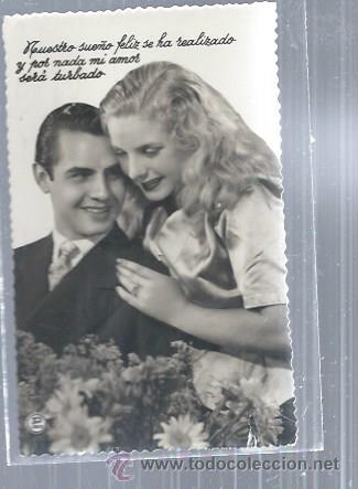 Cartoline: TARJETA POSTAL ROM&Aacute;NTICA, PAREJA DE ENAMORADOS MUY ELEGANTES CON RAMO DE FLORES, SUE&Ntilde;O FELIZ