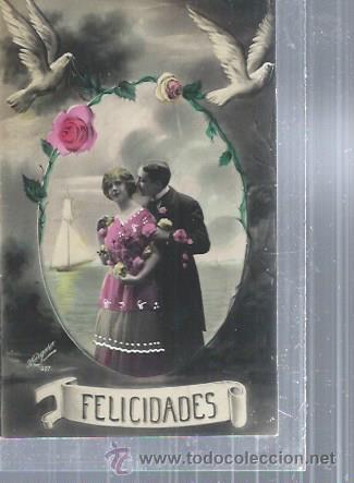 Cartoline: ROM&Aacute;NTICA PAREJA DE ENAMORADOS DENTRO DE ORLA ADORNADA CON PALOMAS, AL FONDO PAISAJE MARINO