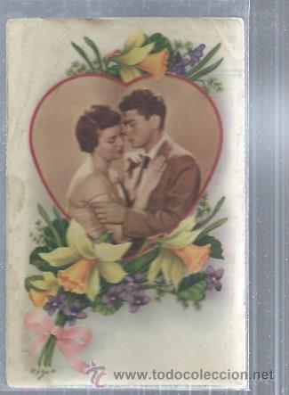 Postais: ROM&Aacute;NTICA, CORAZ&Oacute;N ADORNADO CON FLORES Y DENTRO LA FOTO DE PAREJA DE ENAMORADOS A PUNTO DE BESARSE