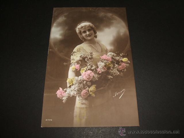 Postales: MUJER CON FLORES POSTAL ANTIGUA - Foto 1