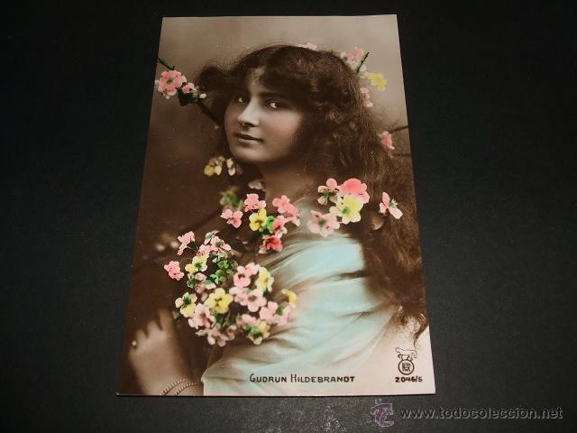 Postales: MUJER CON FLORES POSTAL ANTIGUA - Foto 1