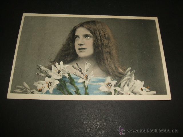Postales: MUJER CON FLORES POSTAL ANTIGUA - Foto 1