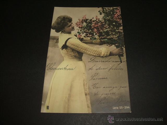 Postales: MUJER CON FLORES POSTAL ANTIGUA - Foto 1