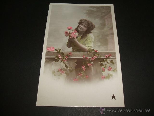 Postales: MUJER CON FLORES POSTAL ANTIGUA - Foto 1