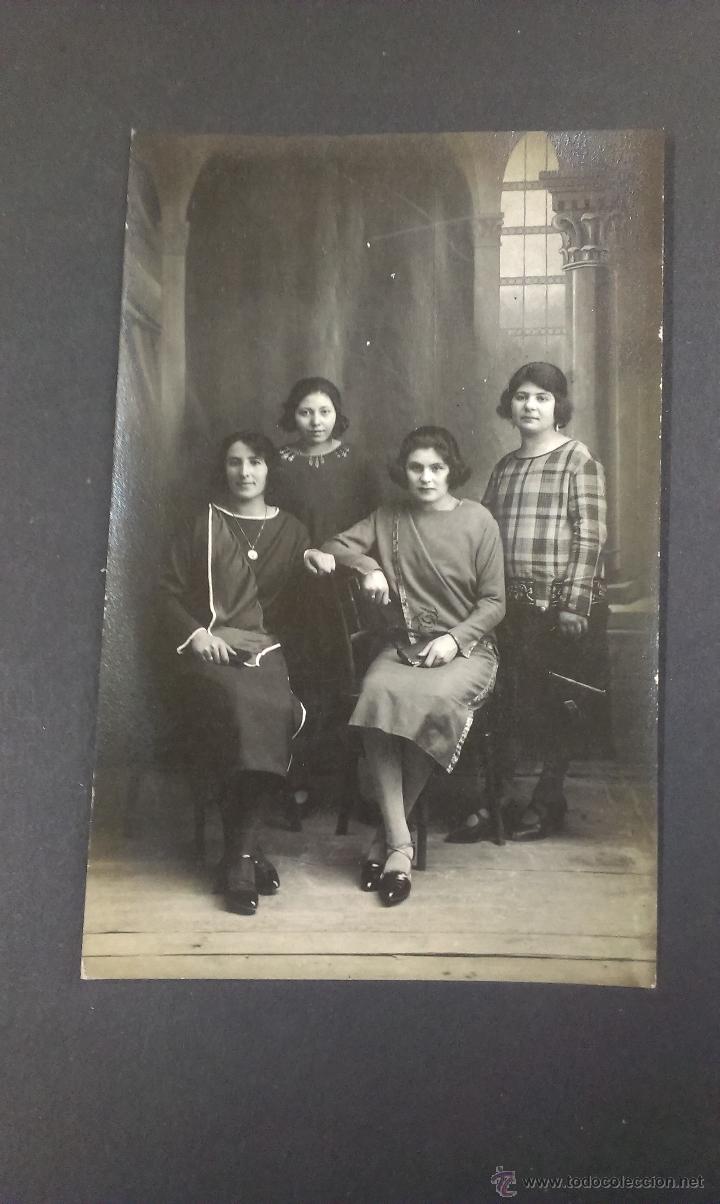 Postais: POSTAL ANTIGUA . SE&Ntilde;ORITAS POSANDO