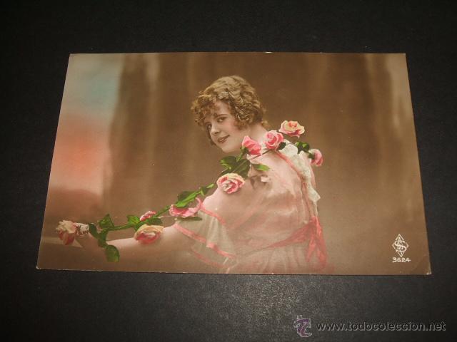 Postales: MUJER CON ROSAS POSTAL ANTIGUA - Foto 1