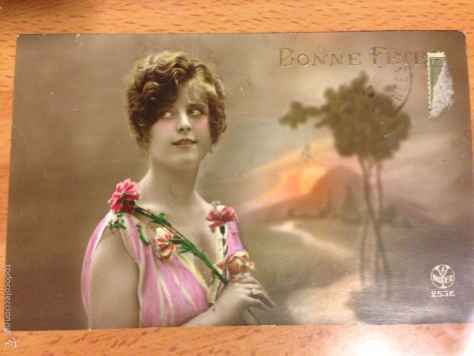 Postcards: Antigua postal rom&aacute;ntica mujer con flores .felices fiestas