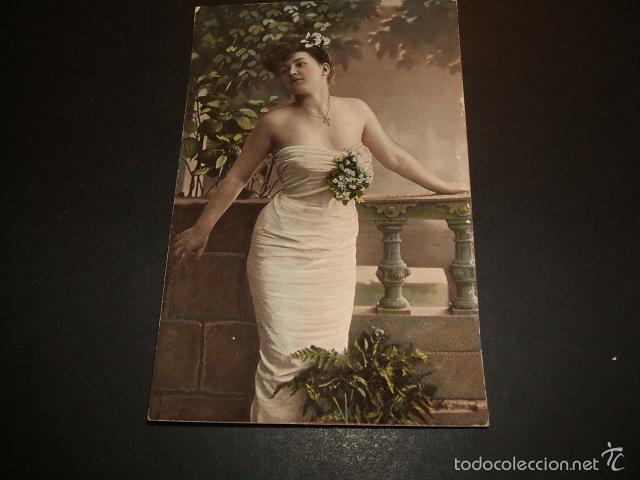 Postales: MUJER CON FLORES POSTAL - Foto 1