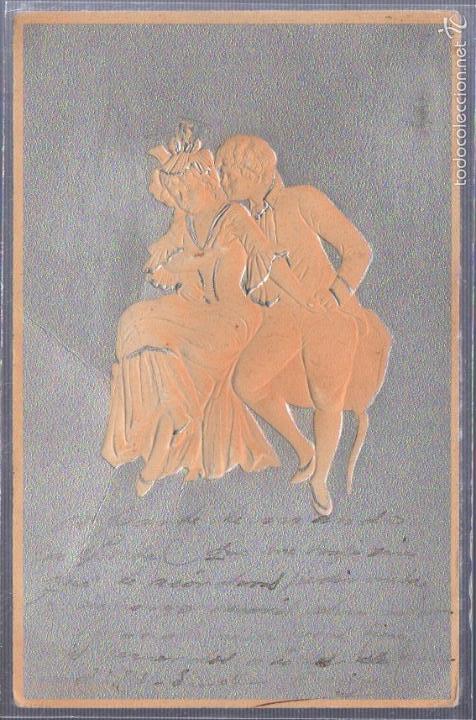 Cartoline: TARJETA POSTAL DE GALANTES Y MUJERES. EN RELIEVE. PAREJA DE ENAMORADOS.