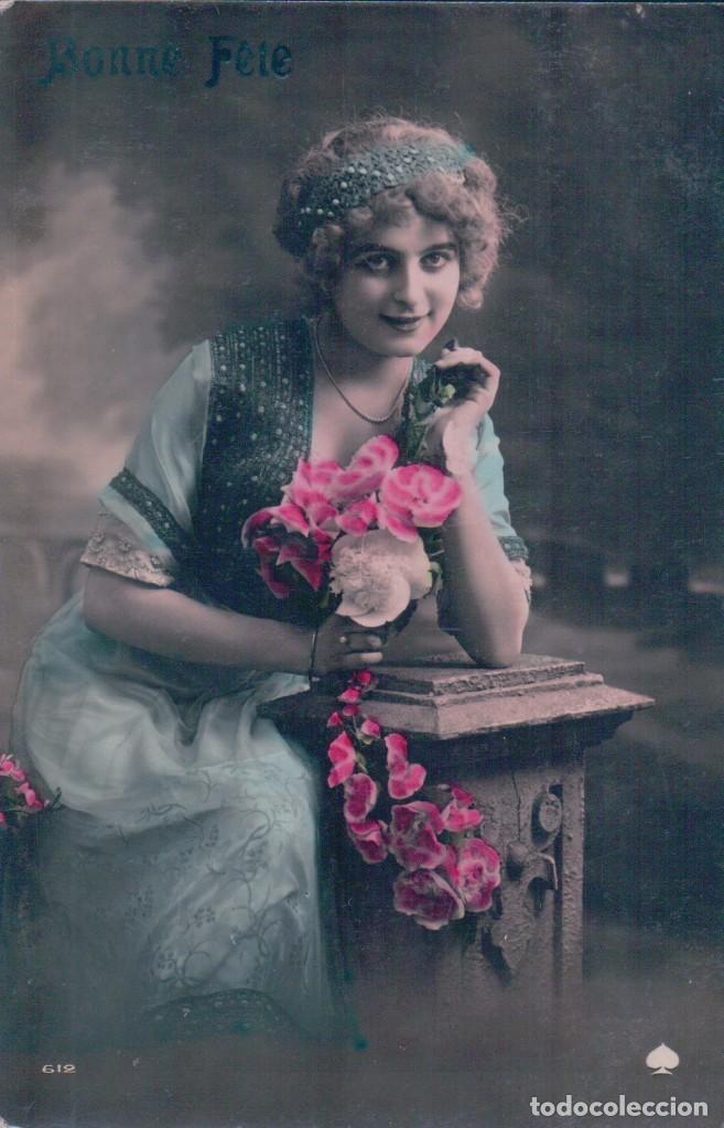 Postcards: POSTAL FOTOGRAFICA COLOREADA MUJER EPOCA CON FLORES. BONNE FETE. 612. CIRCULADA