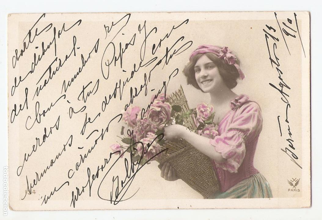 Postais: POSTAL - ROM&Aacute;NTICA - DAMA DE LA &Eacute;POCA, RAMO DE FLORES - COLOREADA - ESCRITA SIN CIRCULAR