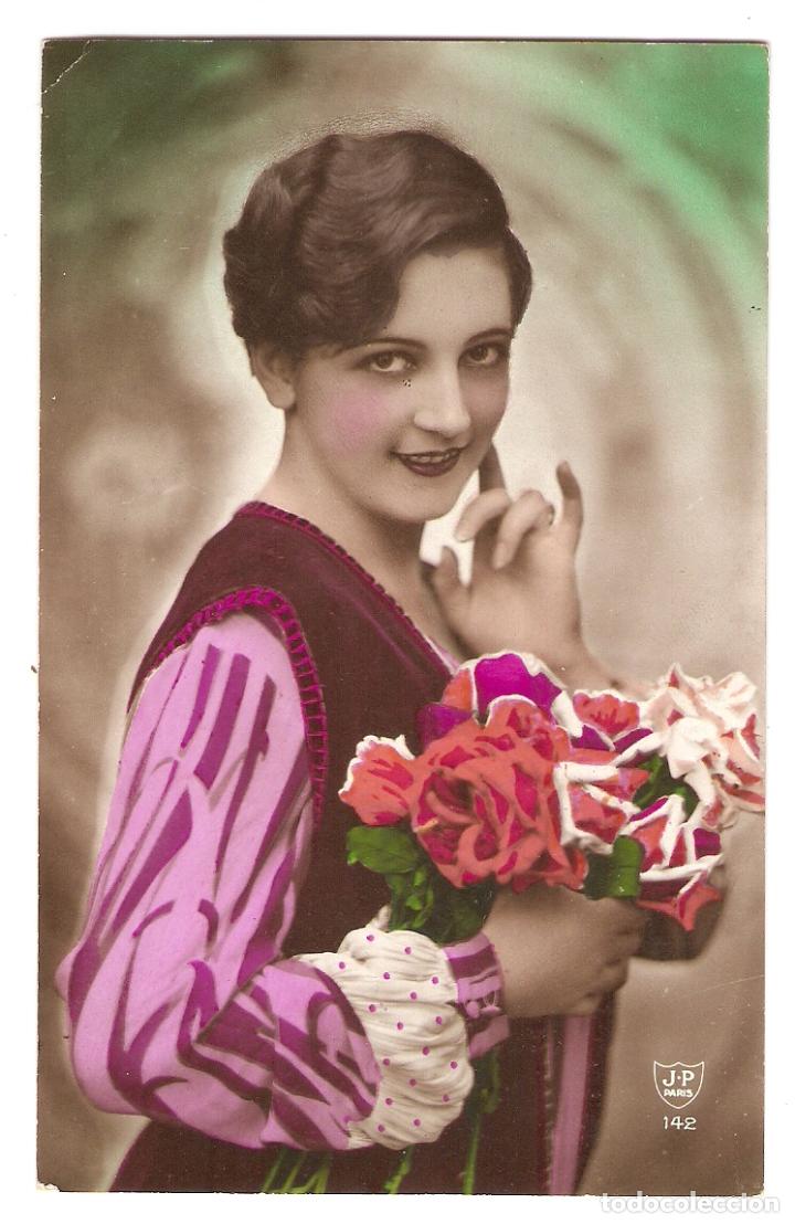 Postais: POSTAL - ROM&Aacute;NTICA - DAMA DE LA &Eacute;POCA, RAMO DE FLORES - COLOREADA - SIN CIRCULAR
