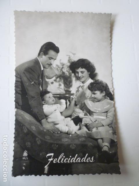 Postais: POSTAL FAMILIAR DE FELICITACION BLANCO Y NEGRO A&Ntilde;OS 60. TRASERA EN BLANCO.